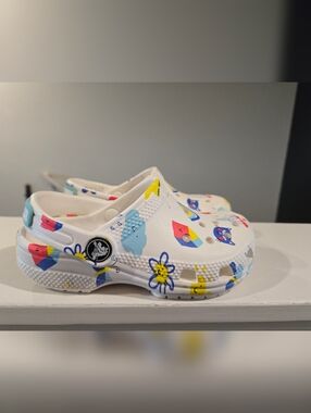 CROCS Kids Size 10c White Clogs with Multicolor Cartoon Prints